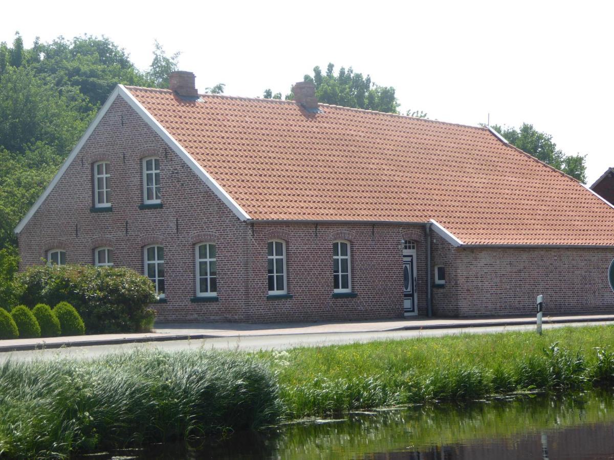Ferienwohnung Gulf Im Gulfhof Am Kanal Grossefehn Exterior photo